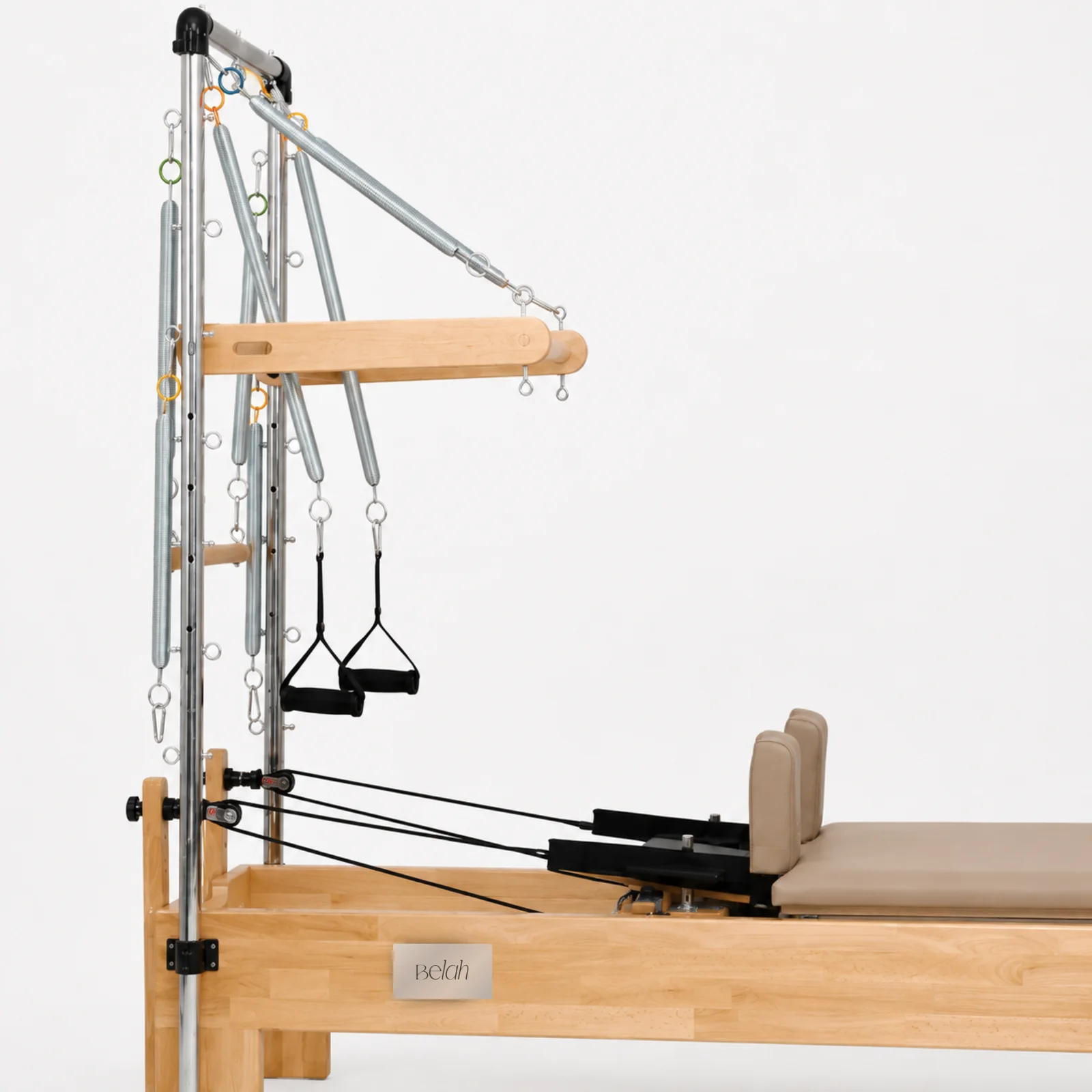 Detalle de torre y placa BELAH en reformer de madera